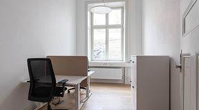 room-https://storage.googleapis.com/yta-storage/file_uploads/image/serviced_office_room/2020-11-16/Torsgatan%2026%20-%20Kontor%2019.jpg-0