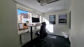 room-https://storage.googleapis.com/yta-storage/file_uploads/image/serviced_office_room/2023-08-18/339422904_601820295169018_2069379629292979361_n.jpeg-0