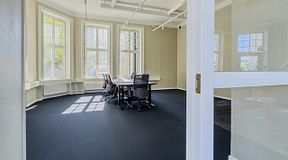 room-https://storage.googleapis.com/yta-storage/file_uploads/image/serviced_office_room/2024-08-27/IMG_0527-5.jpeg-2