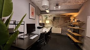 room-https://storage.googleapis.com/yta-storage/file_uploads/image/serviced_office_room/2024-11-14/20241112_114559.jpg-0