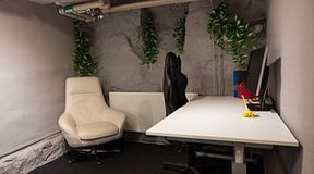 room-https://storage.googleapis.com/yta-storage/file_uploads/image/serviced_office_room/2025-06-12/DSC_9592%20red.jpeg-2