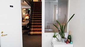 room-https://storage.googleapis.com/yta-storage/file_uploads/image/serviced_office_room/2025-06-12/DSC_9666%20red.jpeg-1