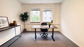 room-https://storage.googleapis.com/yta-storage/file_uploads/image/serviced_office_room/2025-06-12/Foto%202025-05-22%2012%2030%2002%20red.jpeg-1