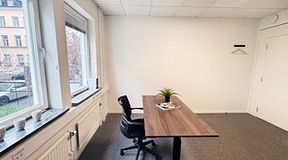 room-https://storage.googleapis.com/yta-storage/file_uploads/image/serviced_office_room/2025-06-12/Foto%202025-05-22%2012%2033%2030%20red.jpeg-2