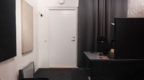 room-https://storage.googleapis.com/yta-storage/file_uploads/image/serviced_office_room/2025-08-26/DSC_1472%20red.jpeg-1