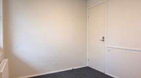 room-https://storage.googleapis.com/yta-storage/file_uploads/image/serviced_office_room/2025-08-26/DSC_1566%20red.jpeg-2