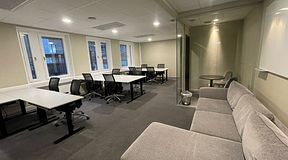 room-https://storage.googleapis.com/yta-storage/file_uploads/image/serviced_office_room/2025-12-10/K64-364-1.png-0