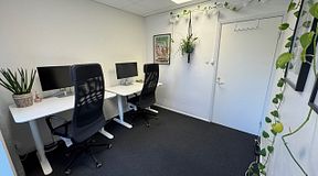 room-https://storage.googleapis.com/yta-storage/file_uploads/image/serviced_office_room/2026-02-12/IMG_7995.jpeg-1