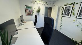 room-https://storage.googleapis.com/yta-storage/file_uploads/image/serviced_office_room/2026-02-12/IMG_8001.jpeg-2