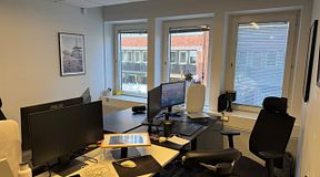 room-https://storage.googleapis.com/yta-storage/file_uploads/image/serviced_office_room/2026-04-28/IMG_8738.jpeg-1